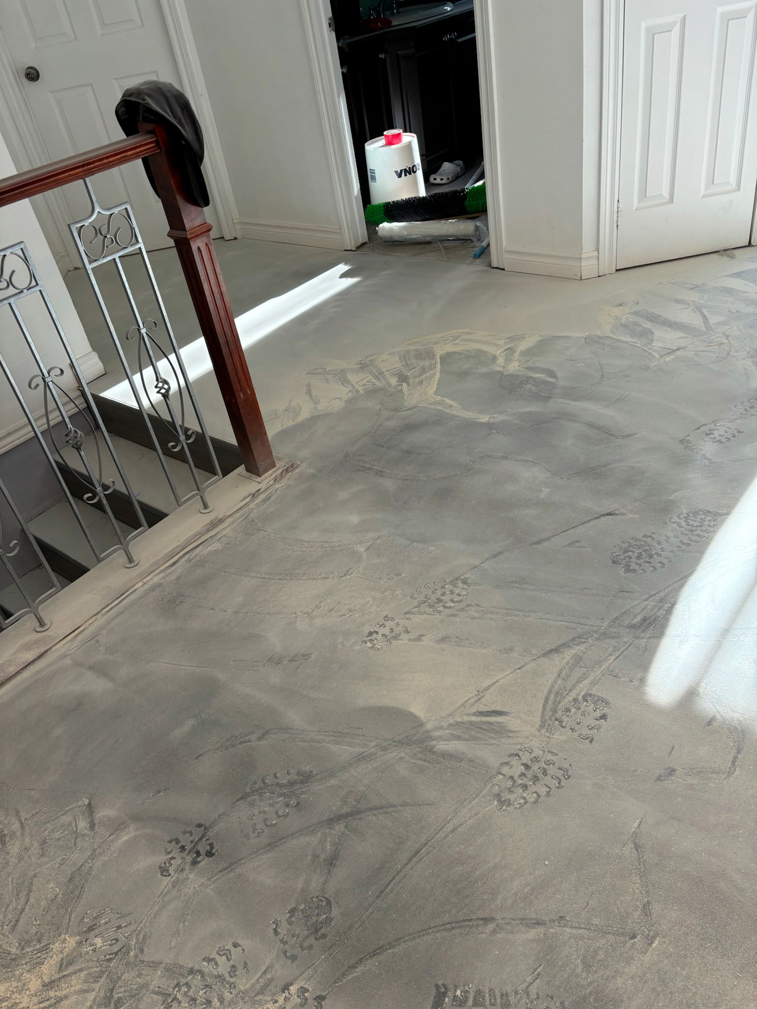 les-2-freres-du-quartier_entrepreneur-general-a-quebec_revetement-de-beton_taille-de-haie_nettoyage-saisonnier_realisations-revetement-de-surface_avant2